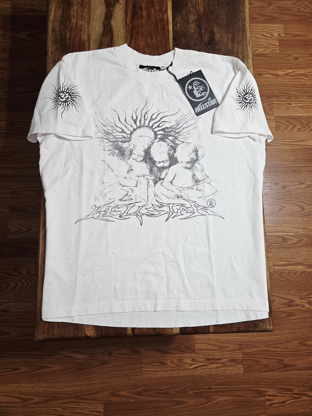Hellstar Men's -Megaride Angel- White Graphic Short-Sleeve Tee. Size Large.